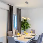 Apartment With Parking Space Okrug Gornji, Ciovo - 23151