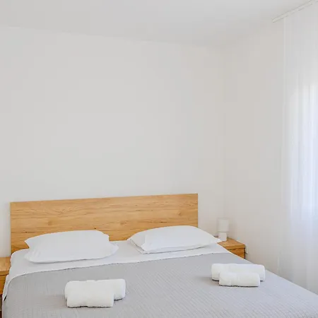 With Parking Space Okrug Gornji, Ciovo - 23151 *