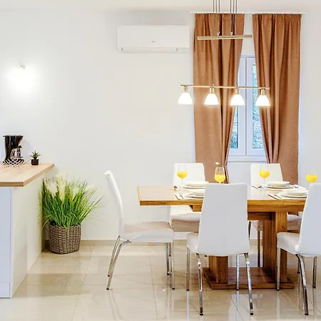 Apartment With Parking Space Okrug Gornji, Ciovo - 23151 *