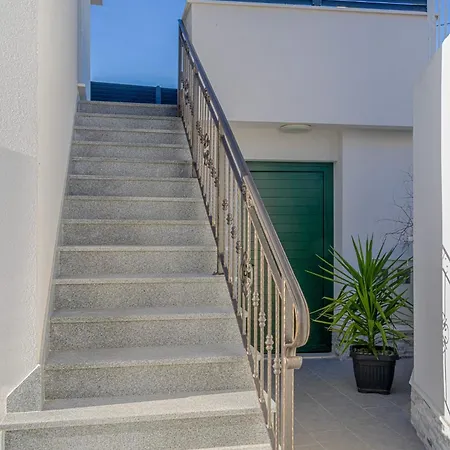 Apartment With Parking Space Okrug Gornji, Ciovo - 23151