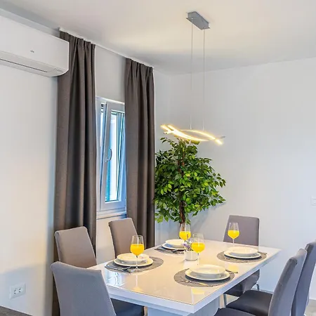 Apartamento With Parking Space Okrug Gornji, Ciovo - 23151