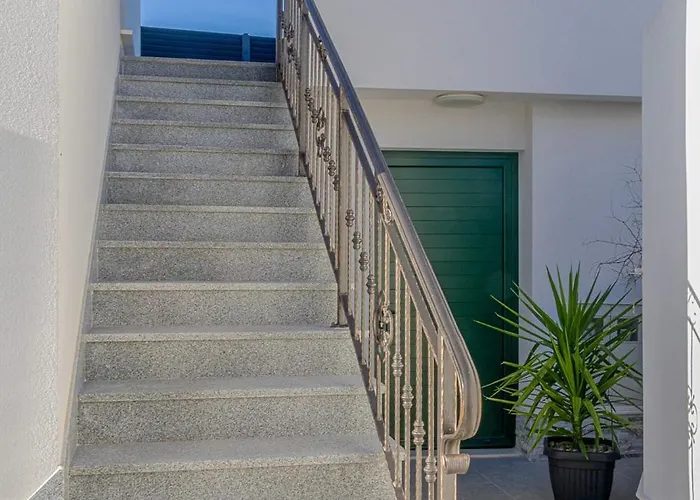 Apartament With Parking Space Okrug Gornji, Ciovo - 23151