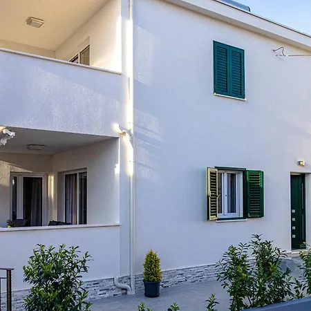 With Parking Space Okrug Gornji, Ciovo - 23151 *