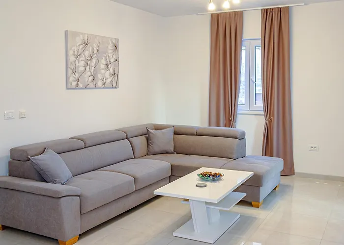 With Parking Space Okrug Gornji, Ciovo - 23151 Apartment